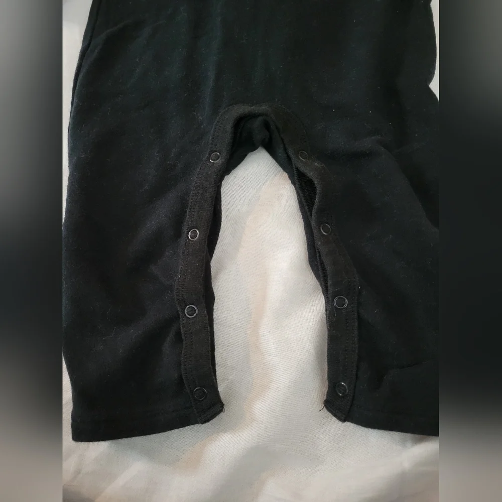 Cat & Jack black cat 1pc snap bottom outfit 6-9m